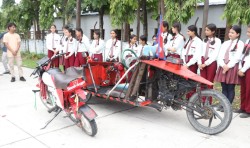 सार्क फाउण्डेसन एजुकेसन : विद्यार्थीहरू माझ स्थानीय निर्मित बग्गी र मोटरसाइकल प्रदर्शन